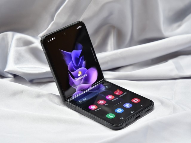 高颜值瞬间种草 三星galaxy z flip3 5g成年度最热销折叠屏手机_腾讯