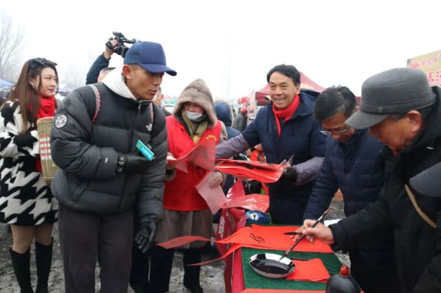 大集同时,每场赶大集现场还组织开展了"文旅嘉年华"文化惠民线下活动