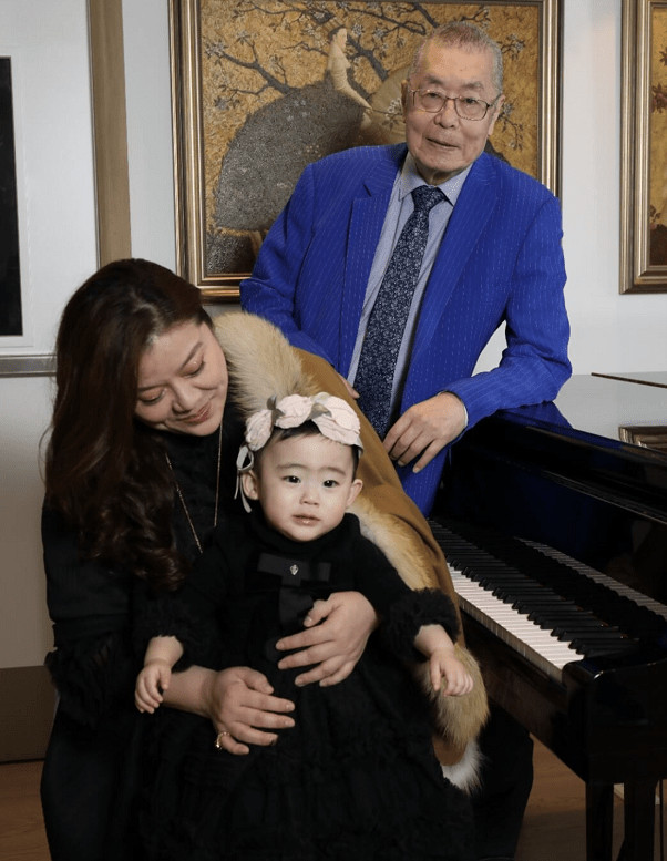 83岁刘诗昆和妻子确认计划再生两个回应5亿教育基金传闻