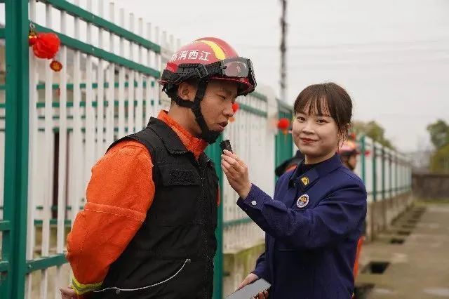 進行全程網絡直播在江西廣豐洋口搜救犬基地上饒消防等賬號通過微博