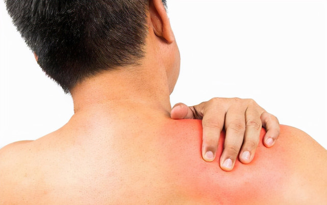 肩膀疼居然查出肺癌,出现这种肩膀疼痛需警惕