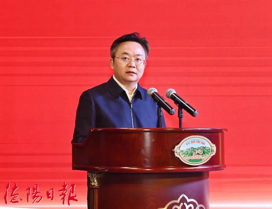 彭传新在致辞中说,"十四五"时期乃至今后更长一个时期是国产雪茄快速