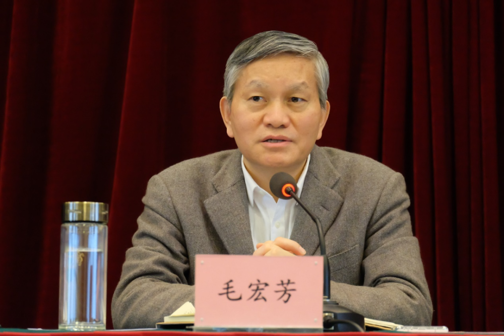 省教育厅召开2021年度机关总结表彰会