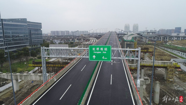 当日,由上海建工五建集团建设的崧泽高架西延伸工程g15互通立交五层