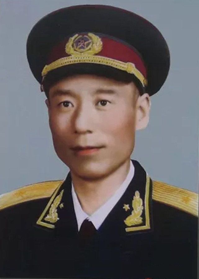 1955年被授予少将军衔,时任中国人民解放军兰州军区政治部组织部部长.