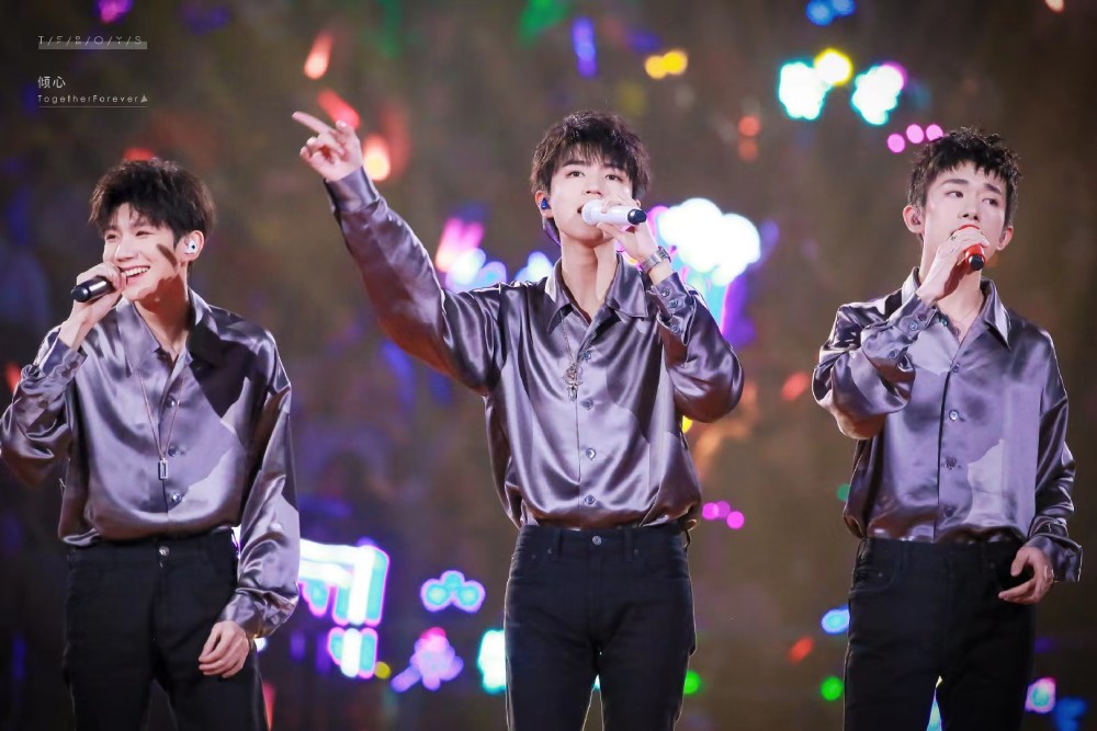tfboys先后现身春晚第四次联排粉丝都在等他们合体