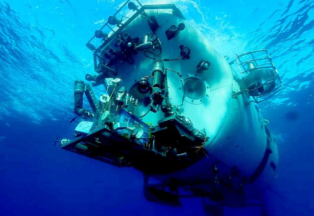 f35战机坠海打捞难如登天中国深潜水打捞船了解一下