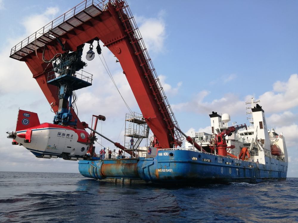 f35战机坠海打捞难如登天中国深潜水打捞船了解一下