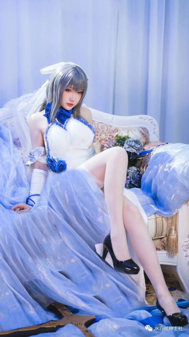 cos:碧蓝航线路易九世-华服的圣骑士cos正片@瓜希酱