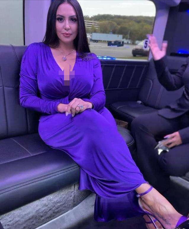 科比遗孀瓦妮莎最美十二图鉴两周年之纪念