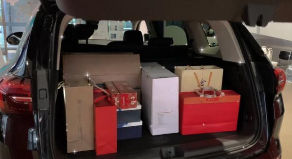 不少人表示"家的味道就是妈的味道""后备箱无论满不满,爸妈都觉得不满