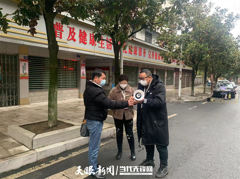 在位于西秀区新安街道的家喻五洲社区,也集中发送紧急通知短信,安排1