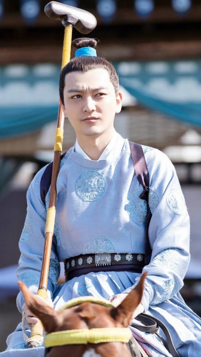 便向他推荐了张晓谦,于是这才有了《琅琊榜》中的穆青小