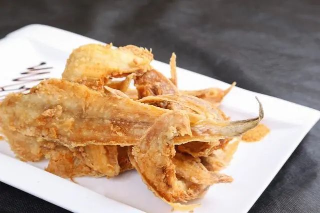 最香了,不油不腻,外酥里嫩,咸香可口,特别的解馋过瘾,尤其是煎的咸鱼