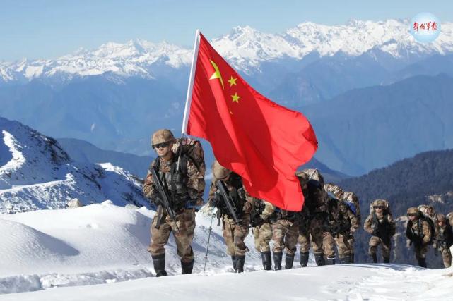 墨脱边防官兵踏上艰险巡逻路