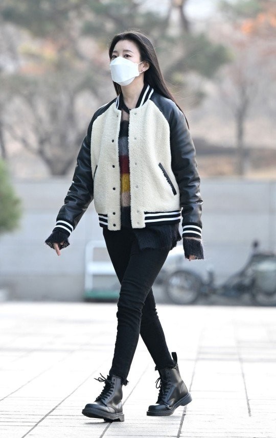 韩孝周路透穿搭太有辨识度了清新减龄又不失优雅一点不像34岁