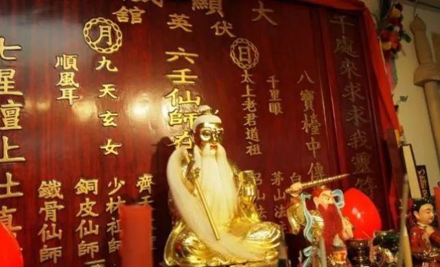 全名为三十三天流民六壬铁板教,以供奉六壬仙师为主.