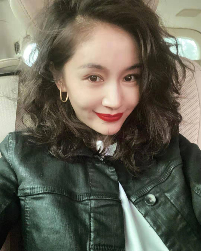 王子文罕见换新发型却翻车,烫奶奶卷变野蛮阿姨,太显老_腾讯新闻