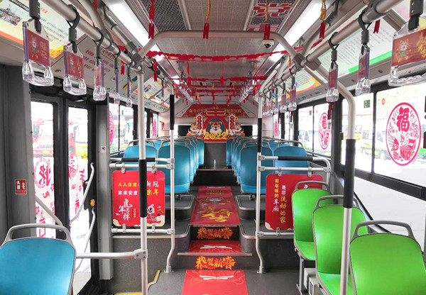 公交车内部装饰图片