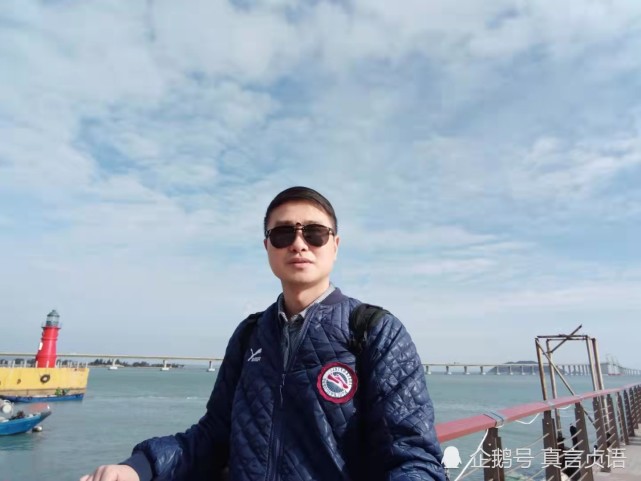 第一创作中心副主任,曾获第三届,第五届上海市民诗歌创作大赛一等奖