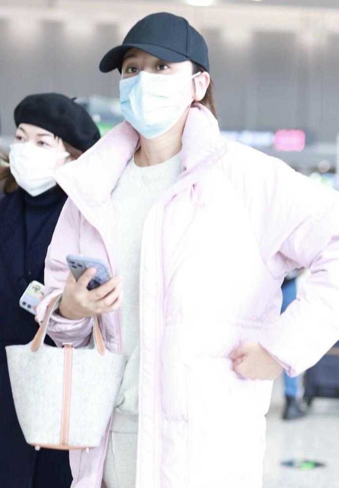 叶一茜“厉害了”！烂大街的羽绒服，也能穿得这么洋气减龄