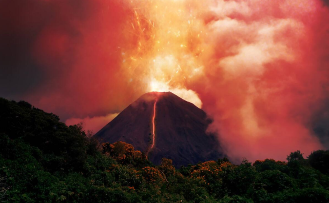 一场天灾降临日本富士山喷发震荡北半球中国这回必须注意