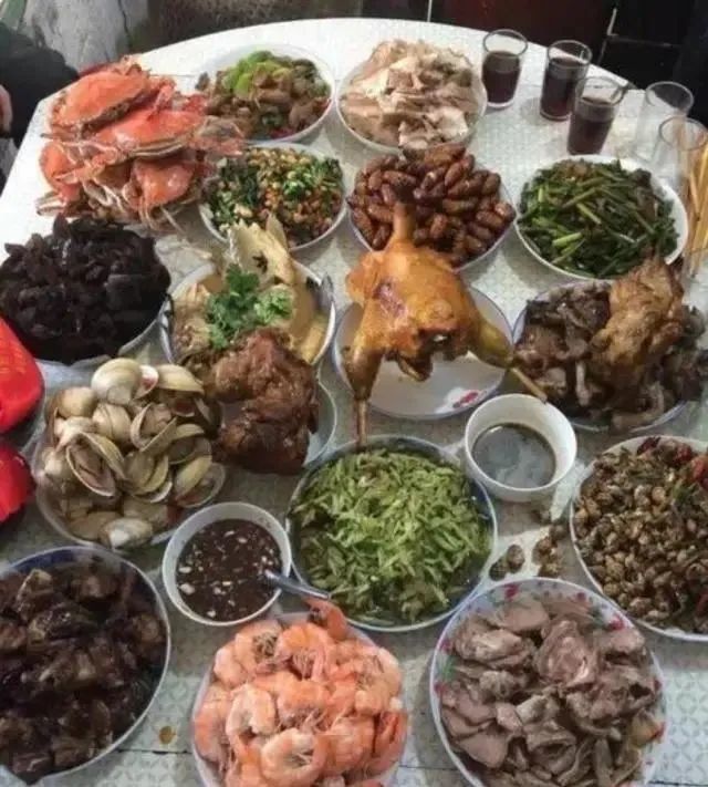 同樣是吃年夜飯土豪家的年夜飯也太任性了堪稱豪華大餐