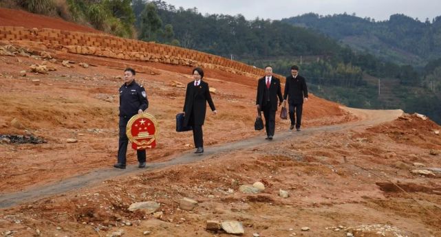 湖南省資興市人民法院通過巡迴審判在黃草鎮人民政府依法適用普通程序