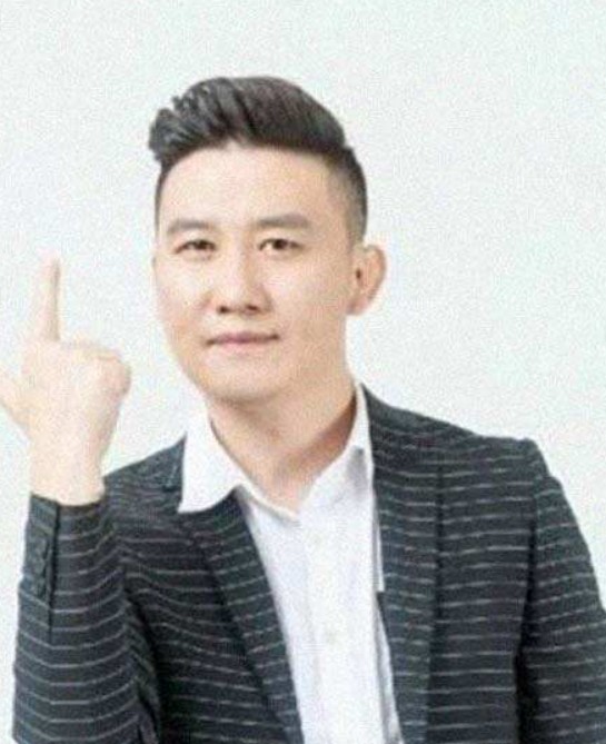 杨树林:妻子胖丫卖假药获利百万判入狱,不离不弃在家等她3年