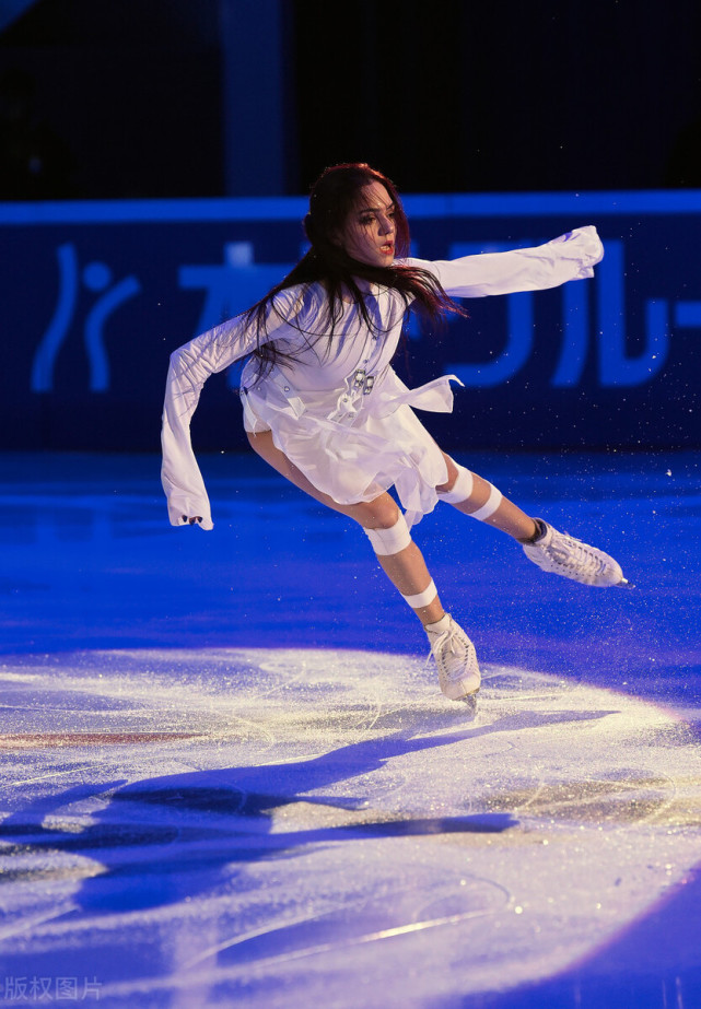 横扫冰坛的奇女子,俄罗斯冰雪公主梅德韦杰娃,献唱北京冬奥会