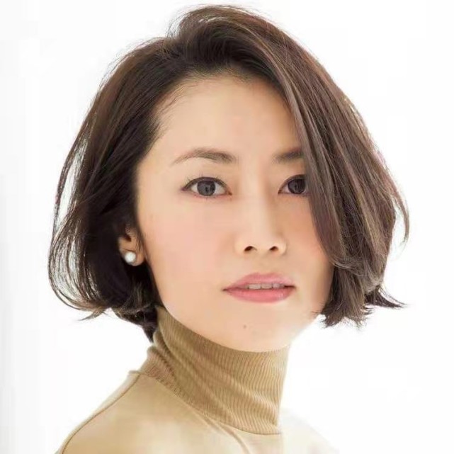 不管是圆脸还是梨形脸新年试试锁骨发优雅大气又显脸小