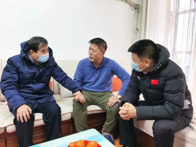 省国资委党委书记,主任王智奎到龙江森工集团走访慰问老党员