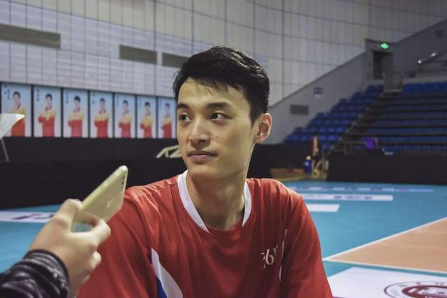 再加上上海男排是国内联赛的霸主,薪资待遇也颇高,所以郭成在退役1年