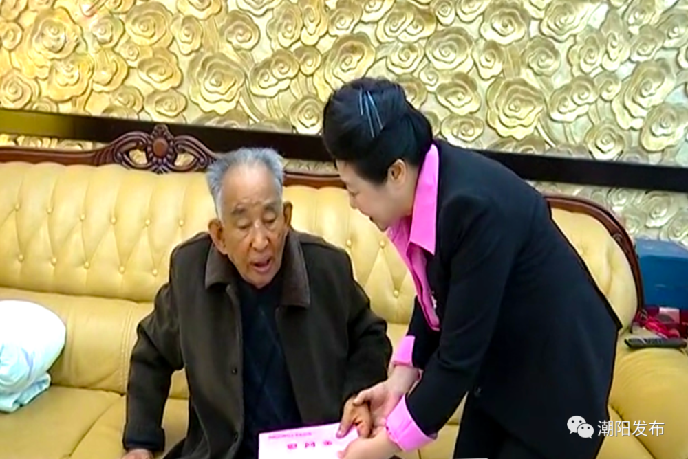 老党员和困难党员区人大常委会主任马文玲走访慰问区委副书记,区长