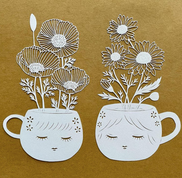 女孩用刻刀"画"插画,缠着创口贴的手指,让人心生敬意