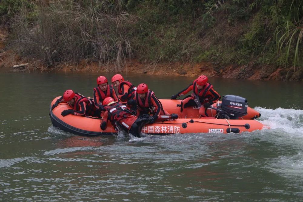 新春走基层消防员陈佳钦刷新训练纪录只是生活的一部分