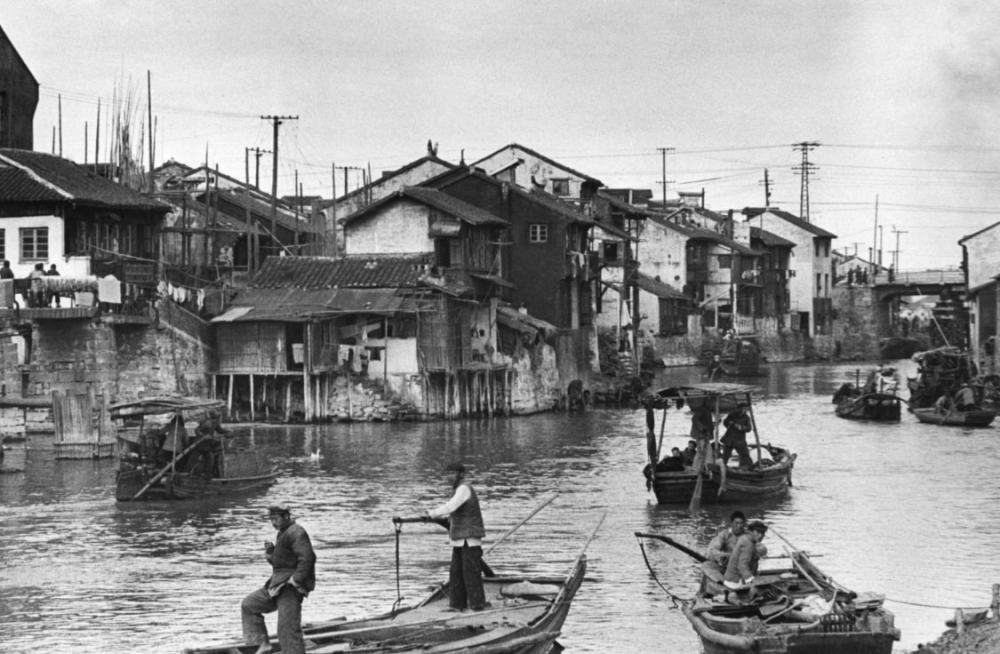 老照片1955年江苏无锡运河上的船只来来往往