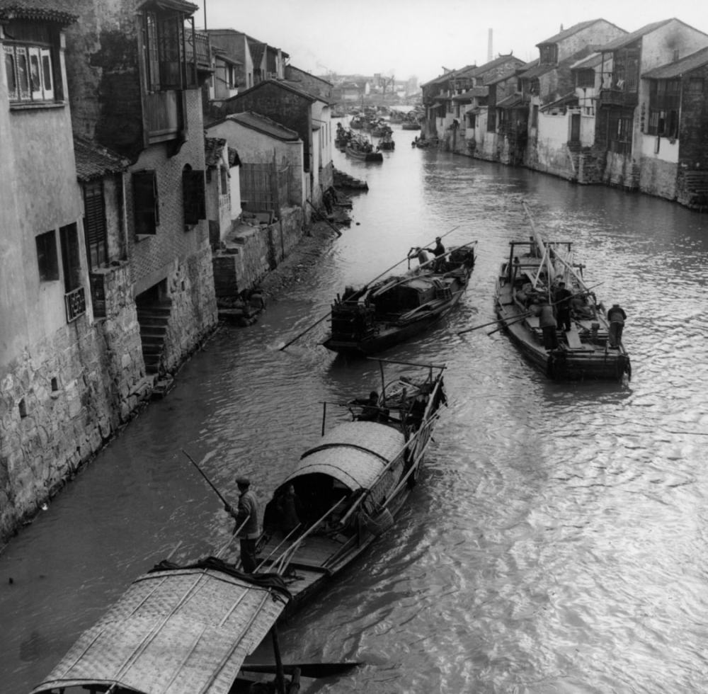 老照片1955年江苏无锡运河上的船只来来往往