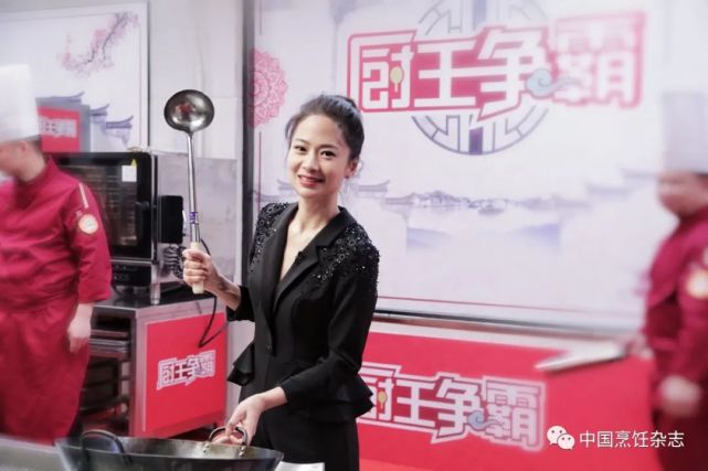 《厨王争霸》主持人陈蓓蓓央视财经频道主持人陈蓓蓓从第二季就开始