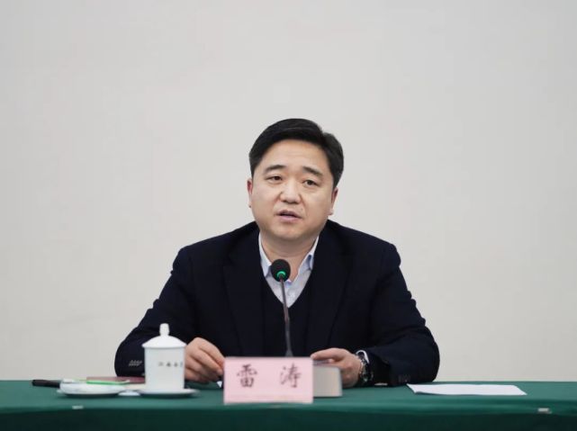 雷涛首先代表区委,区人大,区政府,区政协向社会各界人士代表,向全区各