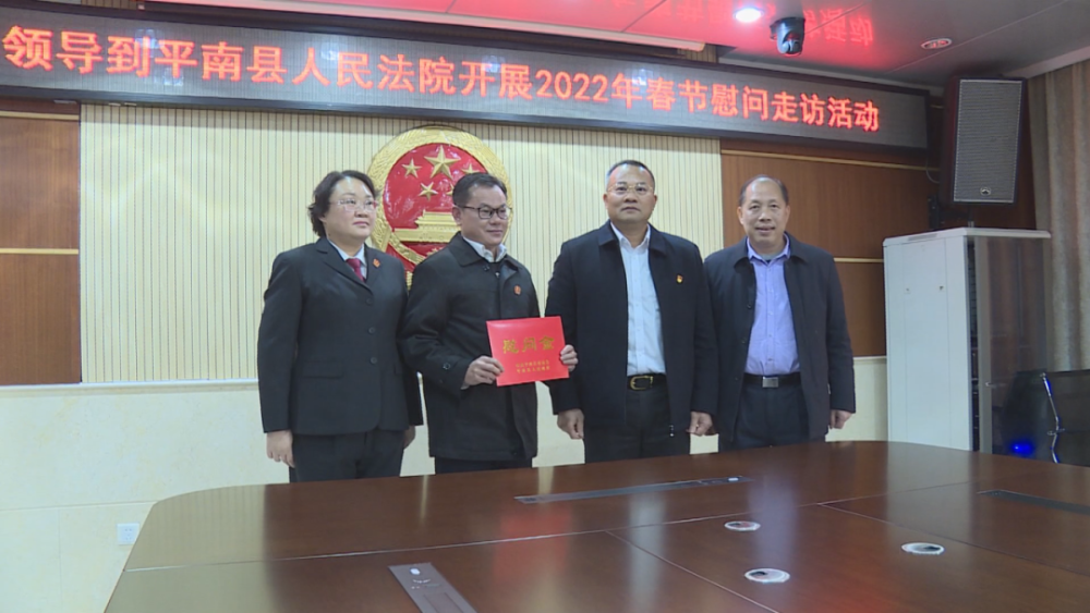 梁军还来到保利高塑胶制品(广西)有限公司,感谢企业进驻平南以来为