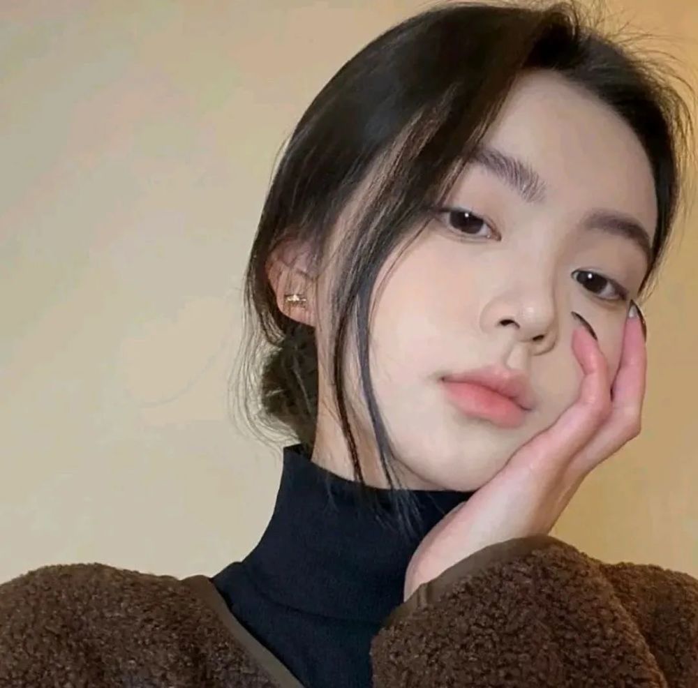 女生头像一定要热爱点什么不能被这无趣的世界吞没