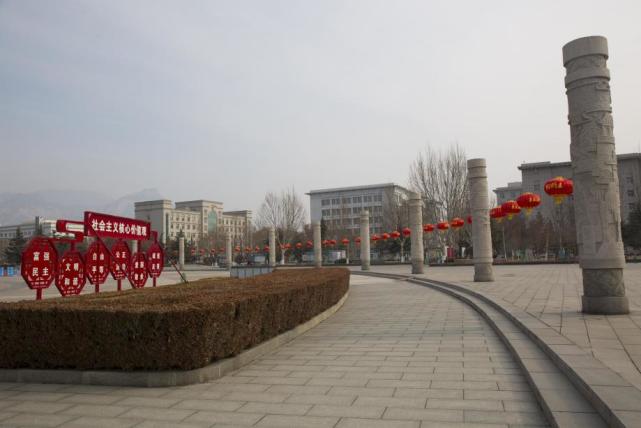 年味儿渐浓泰安市城区街道挂灯笼红红火火迎新年