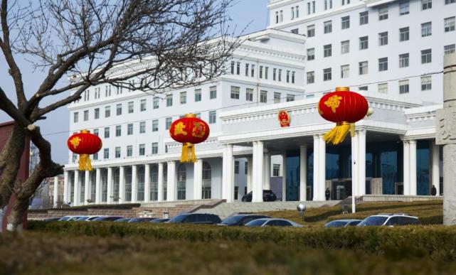 年味儿渐浓泰安市城区街道挂灯笼红红火火迎新年