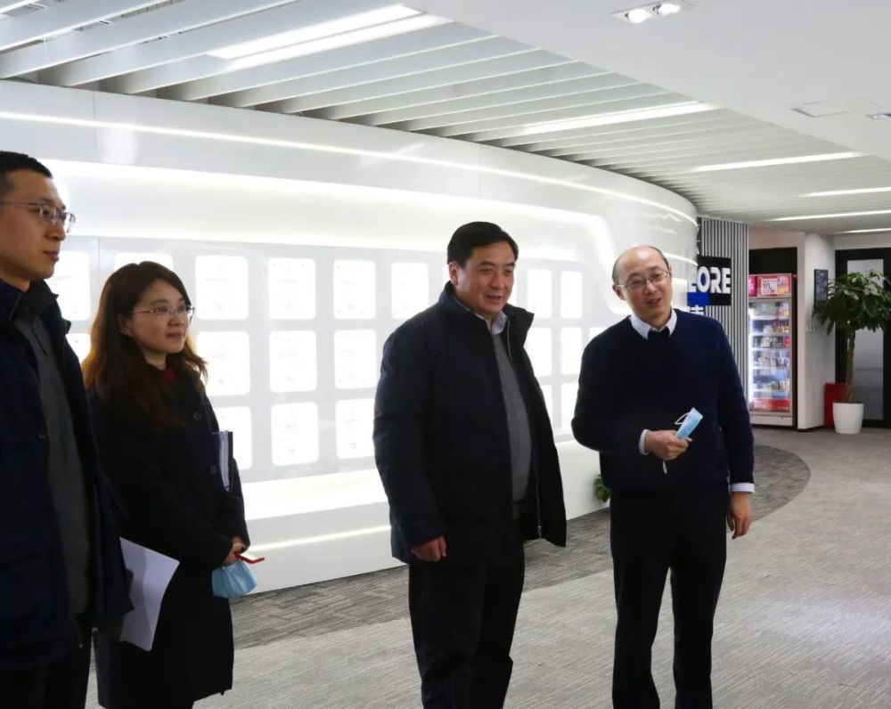 徐汇区副区长王宏伟一行走访调研星环科技