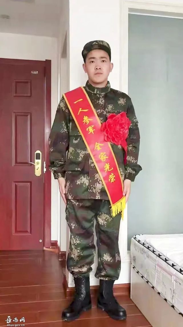 岳西两人荣获四有优秀士兵称号