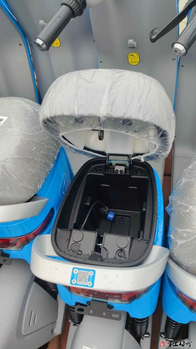 梅城这里共享单车霸占人行道成拦路虎执法部门已约谈