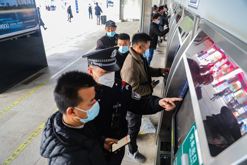 让旅客能享受更为便捷的电子化,自助化服务,自今年春运起,铁路公安