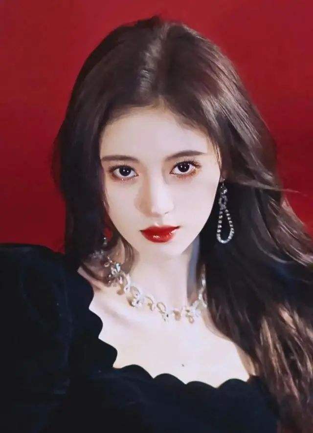 鞠婧祎十年前旧照翻出这跟现在有变化吗