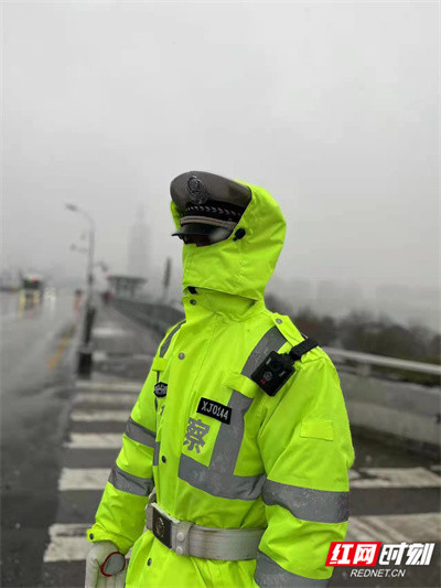 组图丨风雪无阻长沙交警保障平安春节